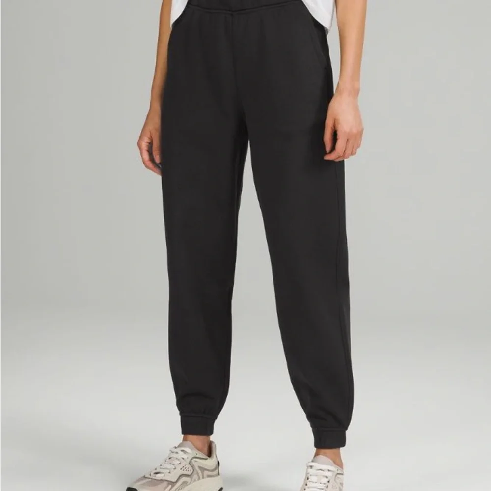 Lululemon Relaxed High-Rise Jogger